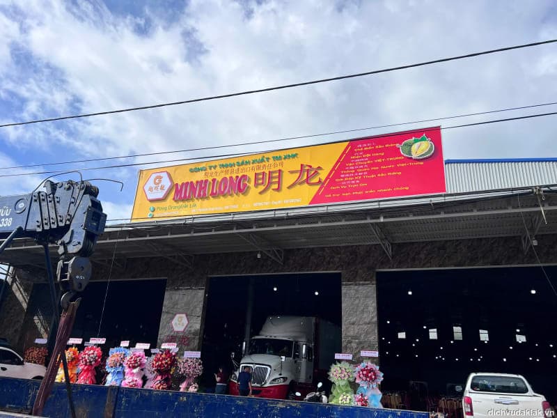 hoàn thành bảng hiệu cty minh long kho sầu riêng Đắk Lắk
